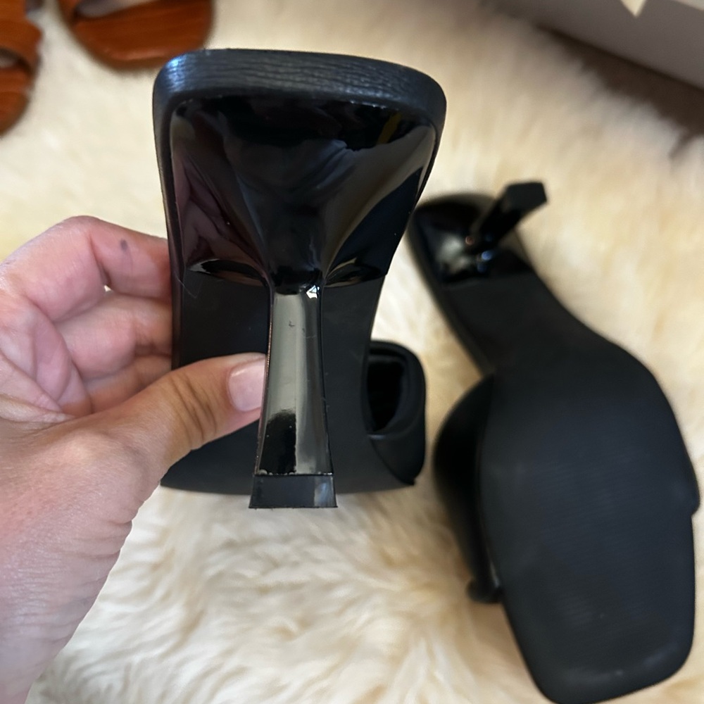 Steven Madden black slide sandal with heel - Picture 6 of 7
